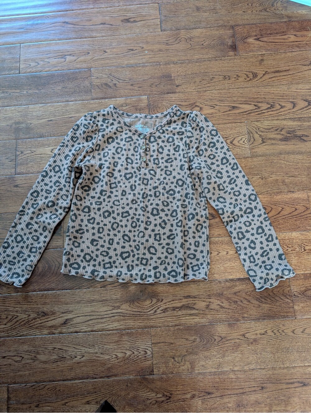 🦩Cat & Jack Girl's Long Sleeve Leopard Animal Print Shirt Size M